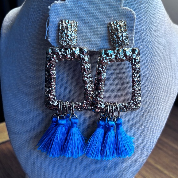 Lilly Pulitzer Hottie Dottie Earrings In Bermuda Blue - Picture 2 of 4